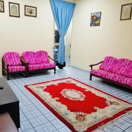 Homestay Bandar Pekan - Musleem Preferred Exterior photo